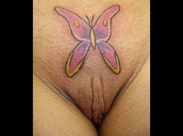 genital-tattoos-shaved-pussy