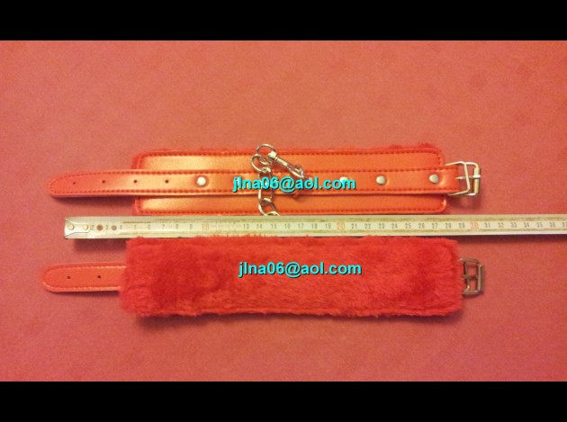 100354 Bracelets simili fourrure pour poignets à 25,00€
