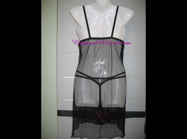 Ensemble 90060 string avec nuisette ouverte noir-rouge vers