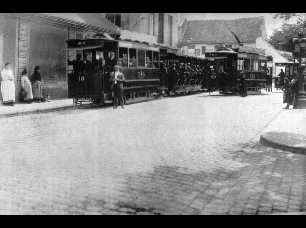 800px-Tramway Electr Reims 03