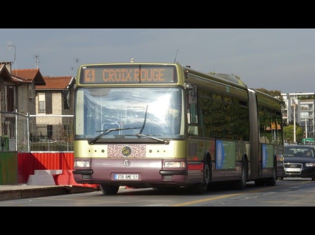 bus de nuit 4 croix rouge