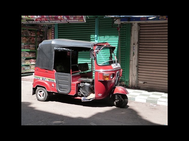 Col (13) tuk tuk