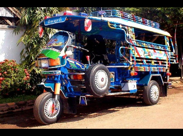 Tuk tuk laos