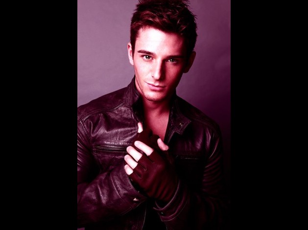 Brent Corrigan habillé