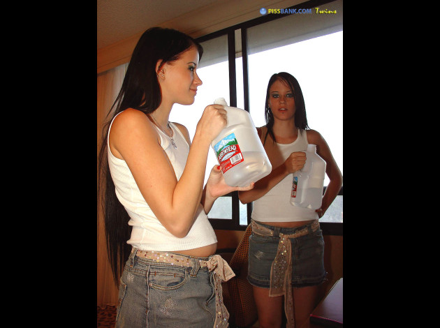 pissbank-twins02002