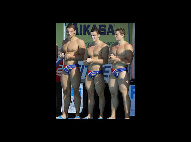 surtout, ne vous rhabillez pas, les mecs !