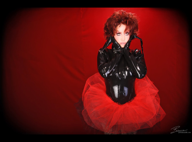 redlatexdoll079023