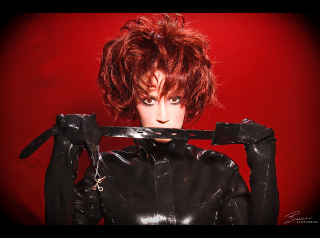 redlatexdoll090026