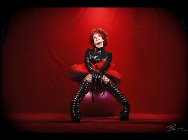 redlatexdoll152050