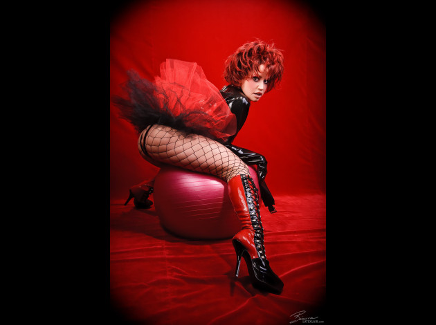 redlatexdoll169064
