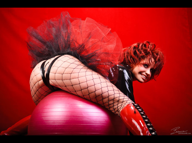 redlatexdoll181068