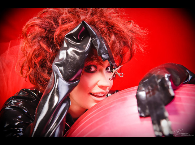 redlatexdoll220088