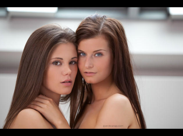 Caprice&Megan10