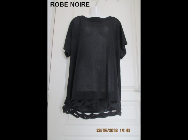 ROBE NOIRE