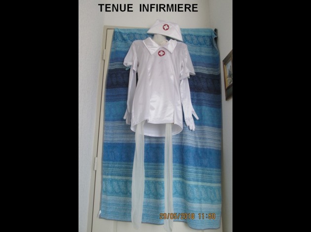 TENUE INFIRMIERE