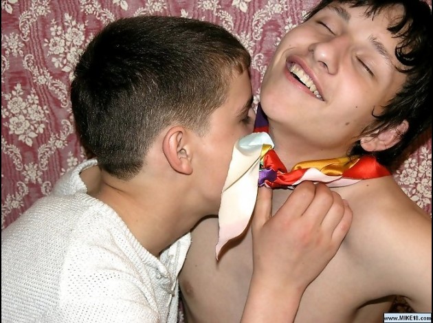 mike18-gay-gallery-tags-18y-boys-243739 700 0