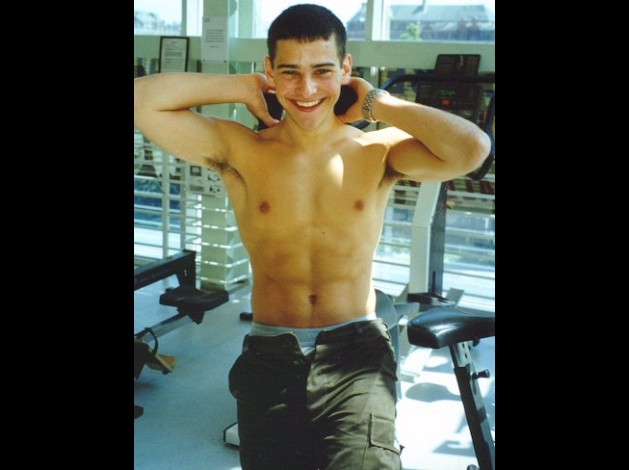 [xave's best gay pics] Bare Chested musculation boy