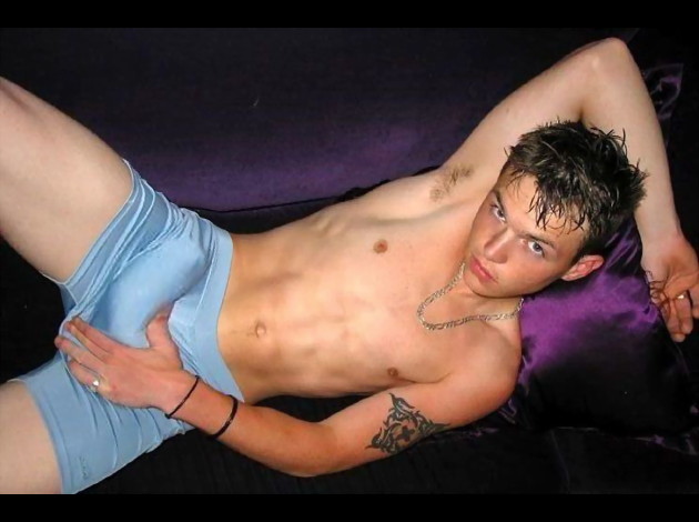 [xave's best gay pics] Athletic shirtless boy lying, showin