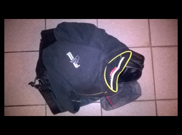 37 - Bureau. - D  - -.-