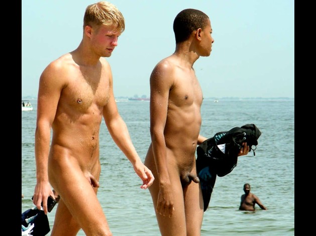 nude-guys-on-the-beach
