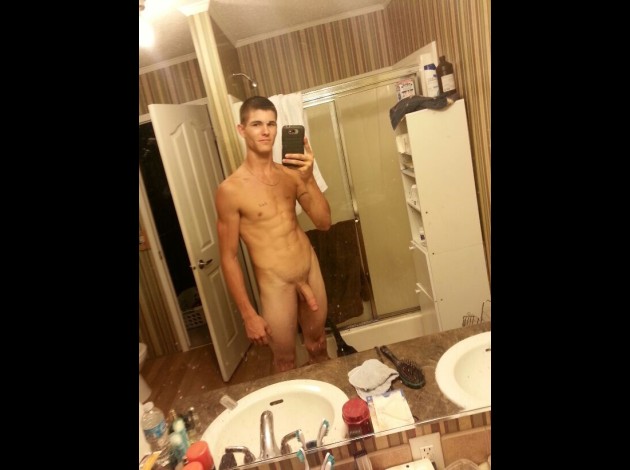 c3439  nude-gay-boy