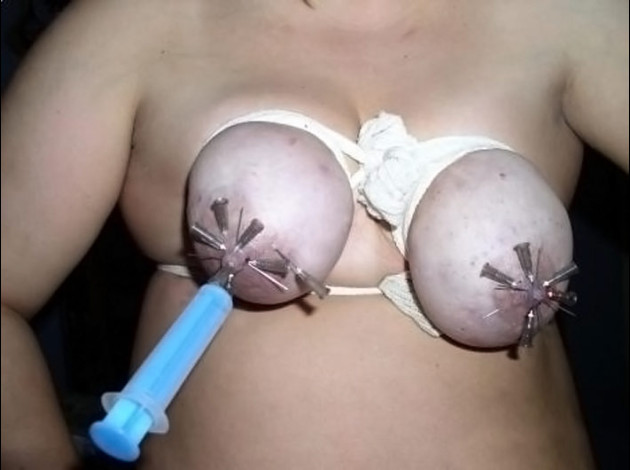 Aiguilles dans les seins (113)