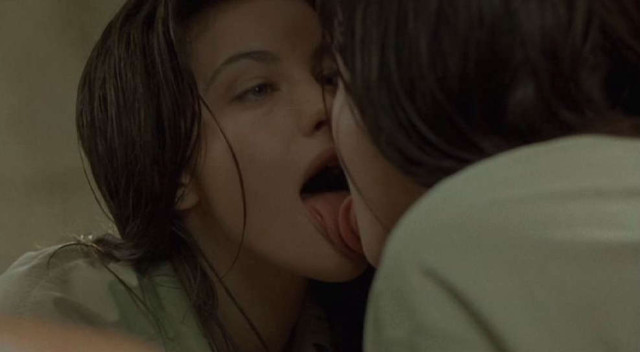 liv-tyler-la-langue-excitante.jpg