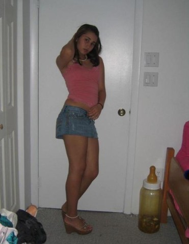 juin-2008--Teen_with_a_short_skirt.jpg