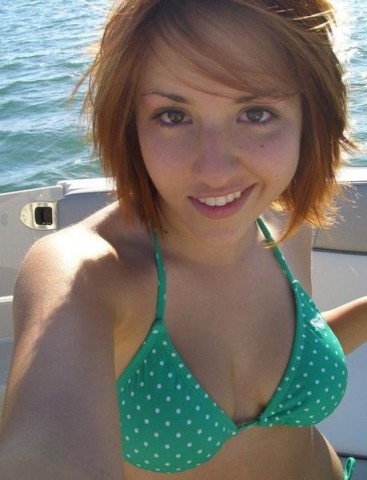 juin-2008--cutie_in_a_green_bikini-1.jpg