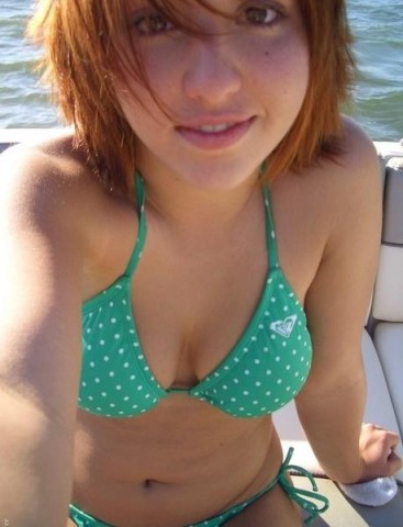 juin-2008--cutie_in_a_green_bikini-2.jpg