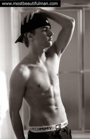 cite_gay_cameron05.jpg