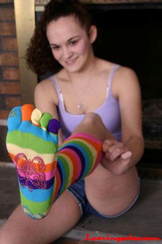 20708-toesocks08-122-455lo.jpg