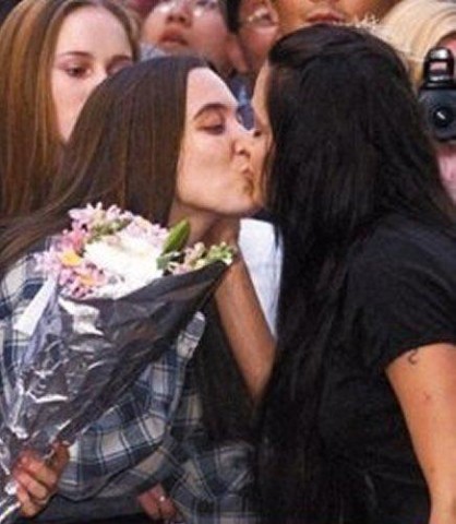 angelina-jolie-and-female-fan.jpg