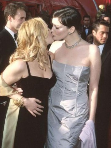 drew-barrymore-and-liv-tyler-02.jpg