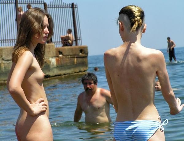 beach-spy-03.jpg