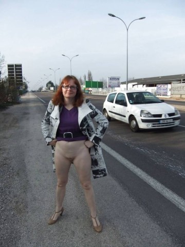 exhib de ma femme dans une zone industrielle à cote de la 
