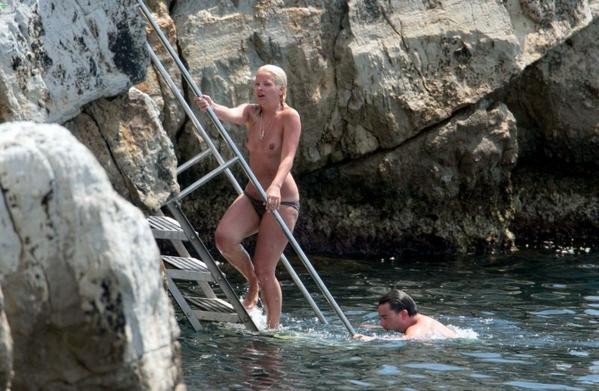 lily allen nue antibes naturiste sortie mer