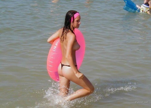 ma copine a la plage, topless, ca disparait