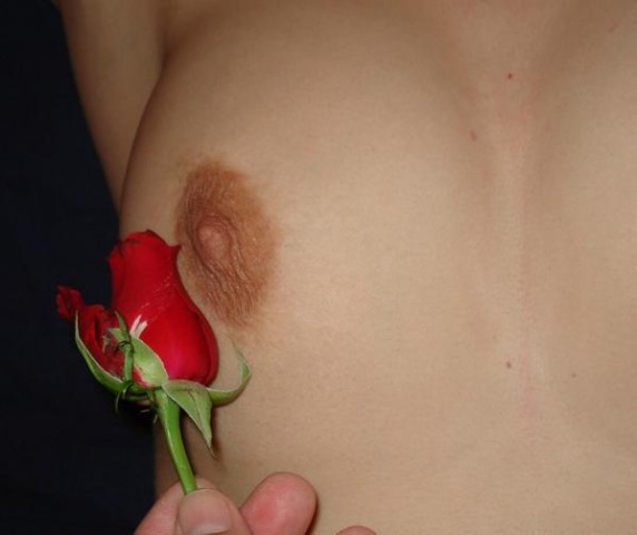 une-rose-sur-ta-peau-f.jpg