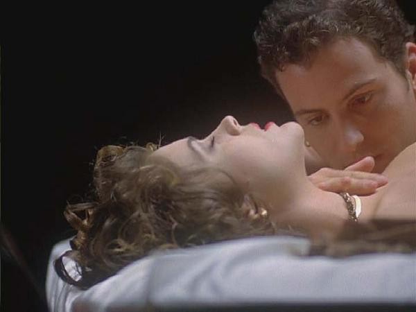 Alyssa-Milano-vidcaps-1996--42-.jpg