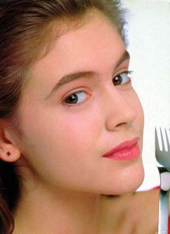 Alyssa-Milano-A--13-.jpg