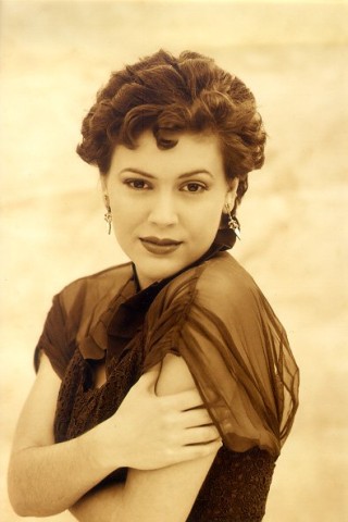 Alyssa-Milano-A--51-.jpg