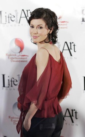 Alyssa-Milano-B--39-.jpg