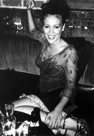 Alyssa-Milano-B--59-.jpg