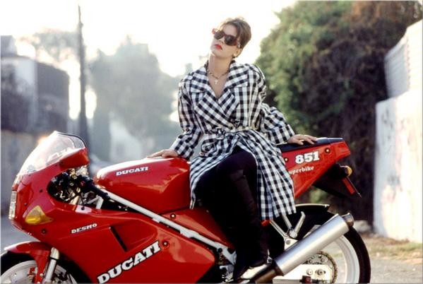 Alyssa-Milano-B--71-.jpg