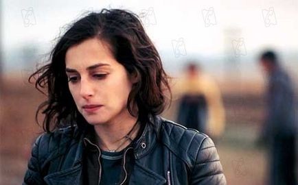 Amira-Casar--21-.jpg