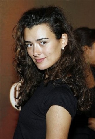 Cote-de-Pablo-sexy--10-.jpg
