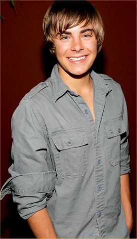 2603-874015449-zac-efron-H011705-L.jpg