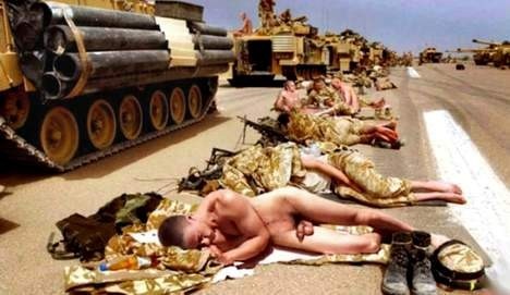 a-plusieursa-militaires.jpg