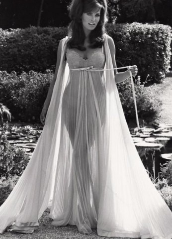 raquel-welch4